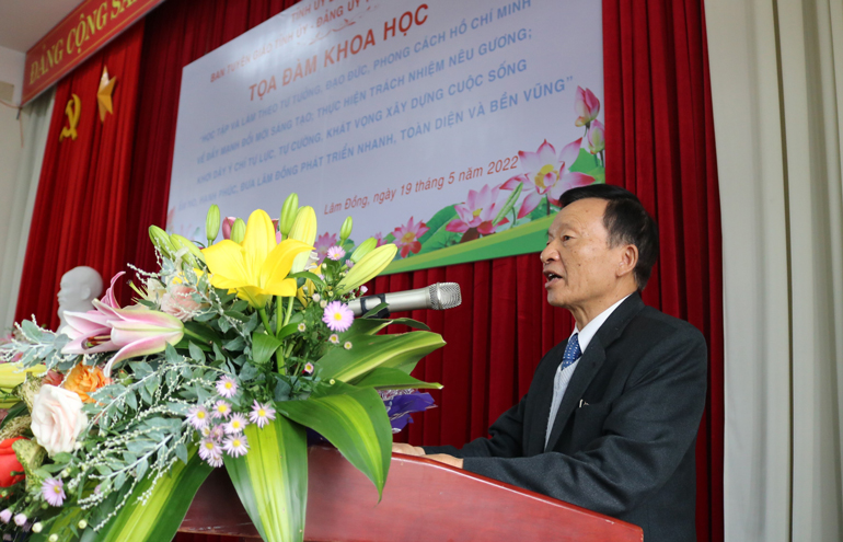 Các đại biểu trình bày tham luận tại buổi tọa đàm
