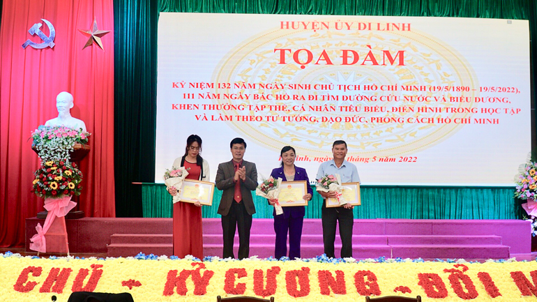 Di Linh: Khen thưởng các điển hình trong thực hiện Chỉ thị 05