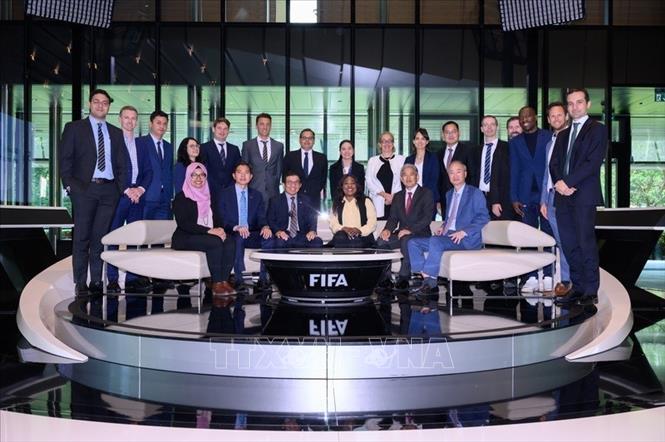 Ủy ban ASEAN tại Thụy Sĩ làm việc với lãnh đạo Liên đoàn Bóng đá thế giới