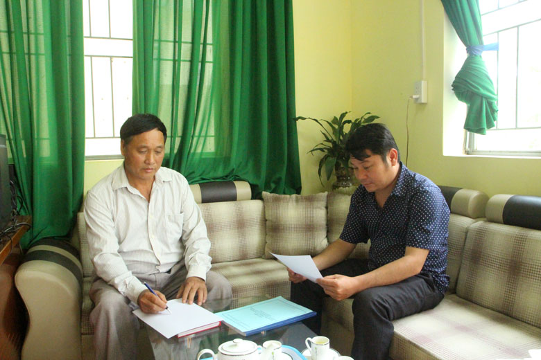Phát huy vai trò của đảng viên đồng bào DTTS