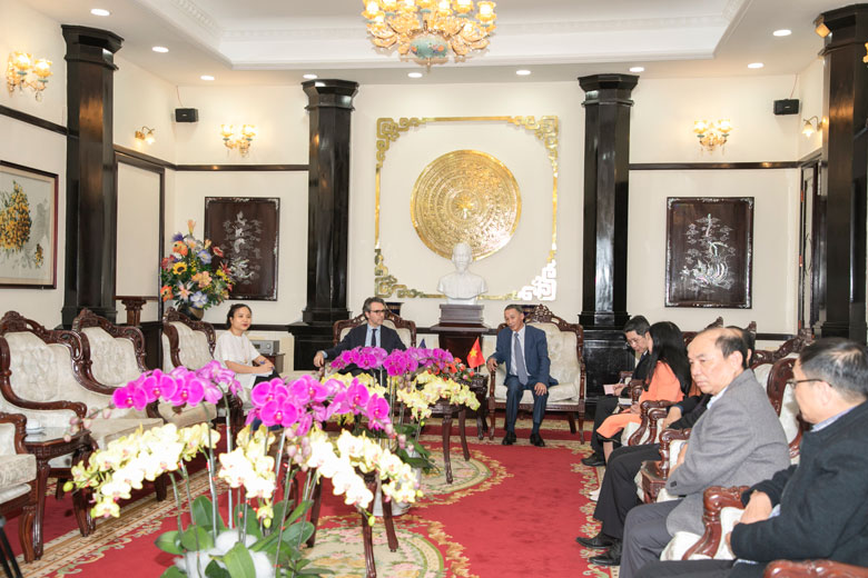 Quang cảnh buổi tiếp xã giao Đại sứ Giorgio Aliberti - Trưởng Phái đoàn Liên minh châu Âu