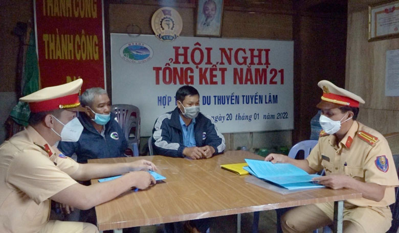 Nỗ lực ngăn ngừa tai nạn đường thủy trong mùa mưa, bão