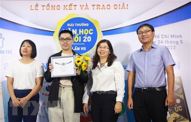 &quot;Vụn ký ức&quot; và &quot;Nửa lời chưa nói&quot; đoạt giải nhì Văn học tuổi 20