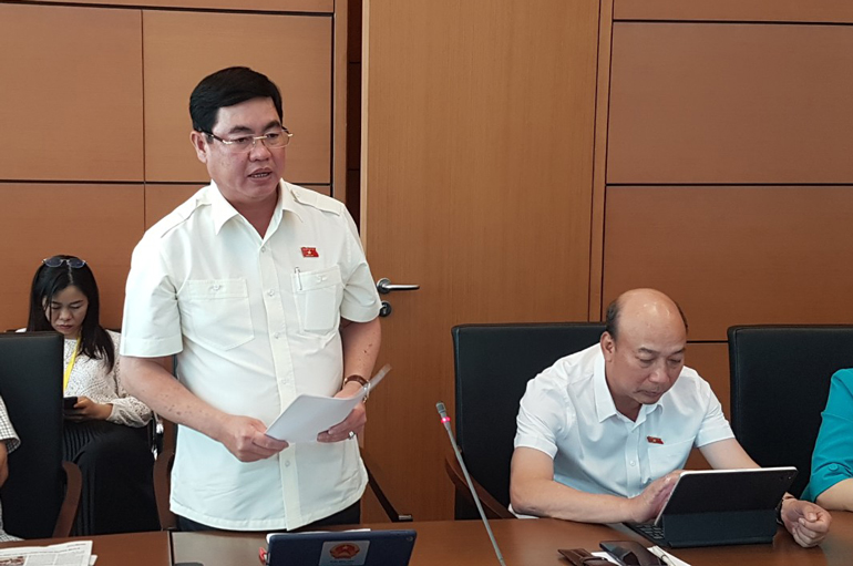 ĐBQH Trần Đình Văn – Phó Bí thư Thường trực, Trưởng đoàn ĐBQH tham gia góp ý thảo luận về Dự án Luật Khám bệnh, chữa bệnh (sửa đổi)