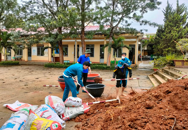Tuổi trẻ Đức Trọng đồng loạt ra quân Ngày Chủ nhật Xanh