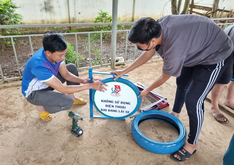 Tuổi trẻ Di Linh ra quân Ngày Chủ nhật Xanh lần thứ 2
