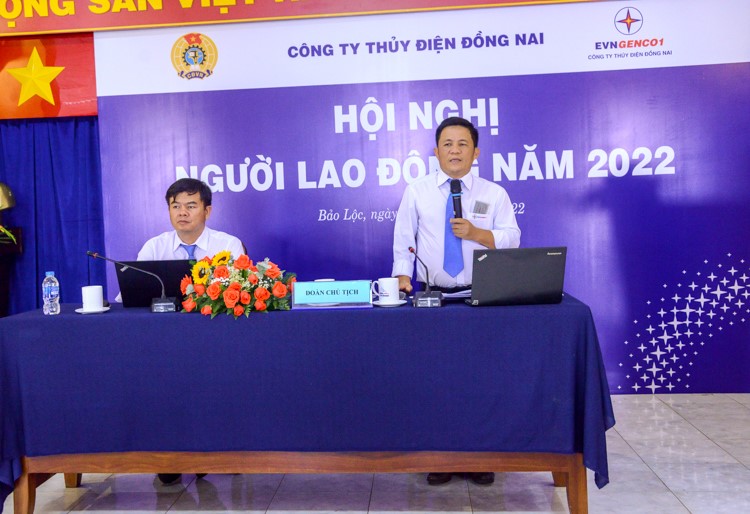 Ông Ngô Văn Sỹ - Giám đốc Công ty phúc đáp các ý kiến tại hội nghị