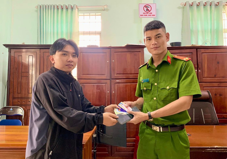 Nhặt được của rơi trả lại cho người bị mất