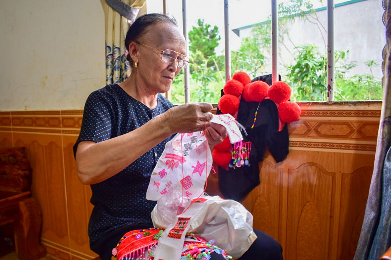 Trăn trở nối dài ''sợi chỉ Dao đỏ''