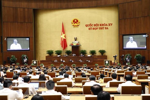 Quốc hội thảo luận các vấn đề về kinh tế - xã hội, thực hành tiết kiệm