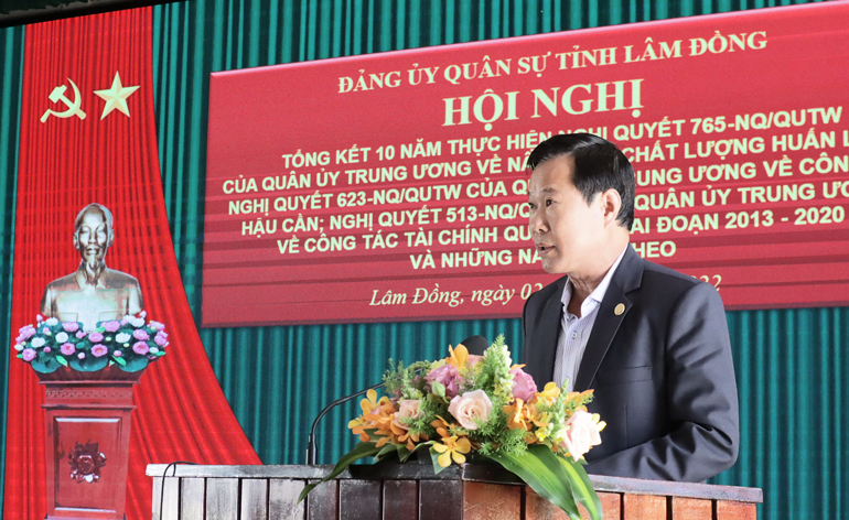 Bí thư Huyện uỷ Lạc Dương Phạm Triều tham luận tại hội nghị về nội dung xây dựng căn cứ hậu cần kỹ thuật