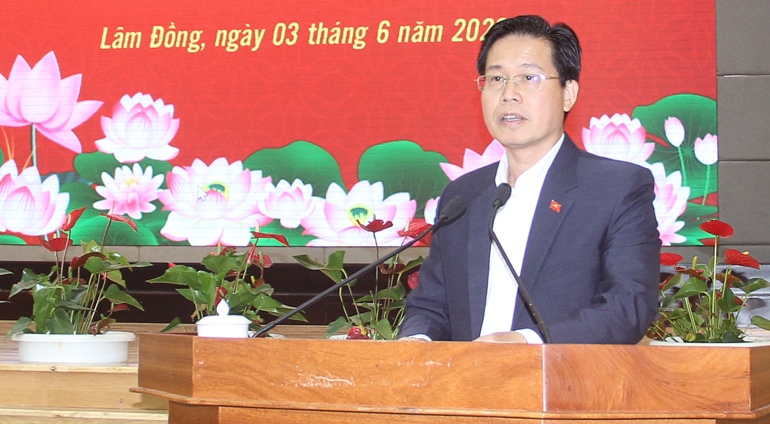 Các đại biểu trình bày tham luận tại tọa đàm