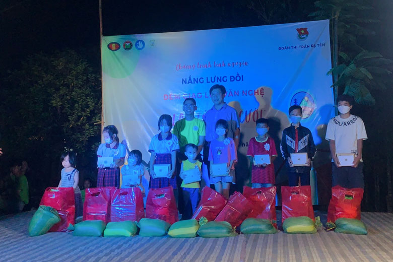 Chương trình tình nguyện ''Nắng lưng đồi'' tại Đạ Tẻh