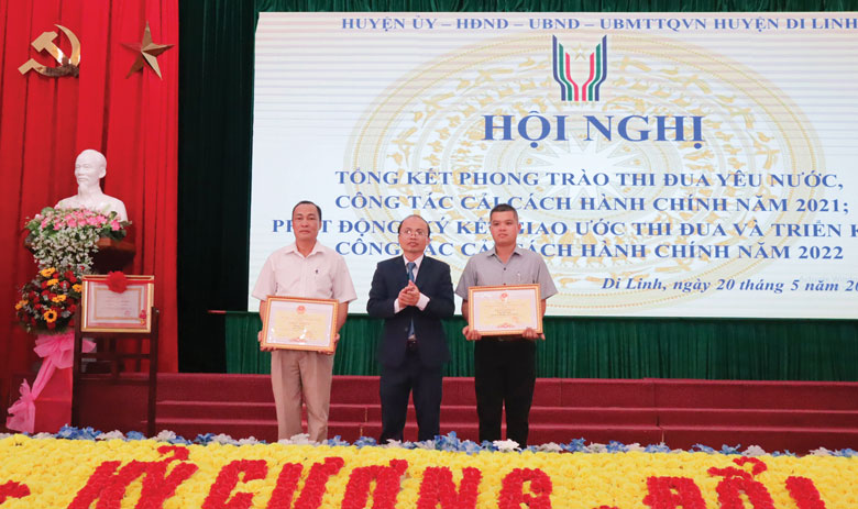 Thi đua yêu nước là động lực phát triển xã hội