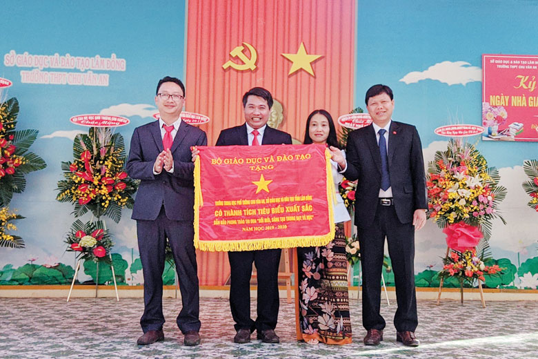 Thầy hiệu trưởng nhiều tâm huyết, giàu năng lượng