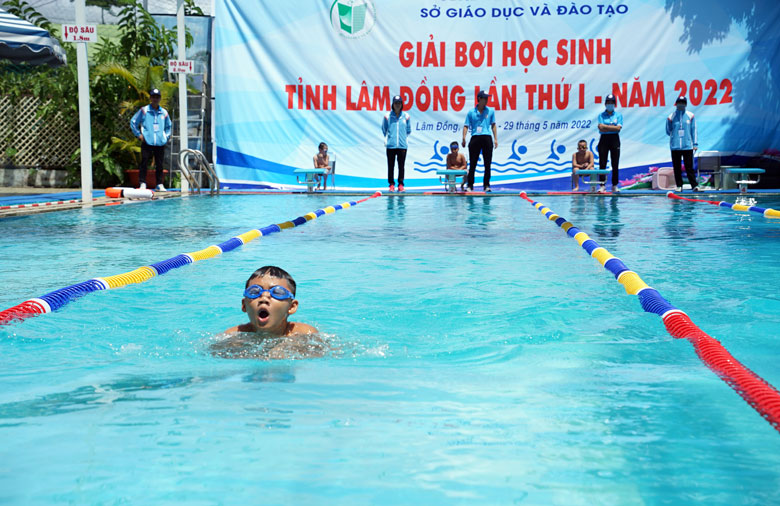 Cho trẻ môi trường sống an toàn với nước