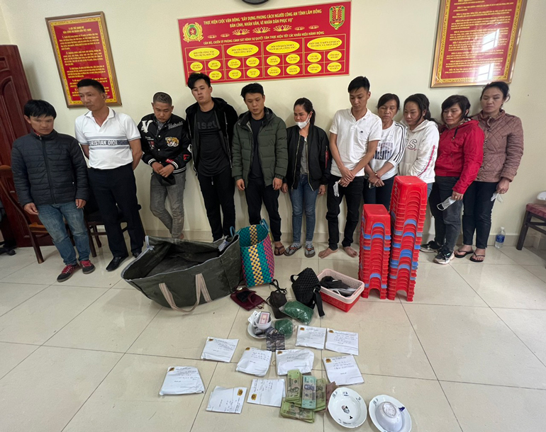 Triệt phá tụ điểm đánh bạc quy mô lớn trong nhà lồng trồng rau