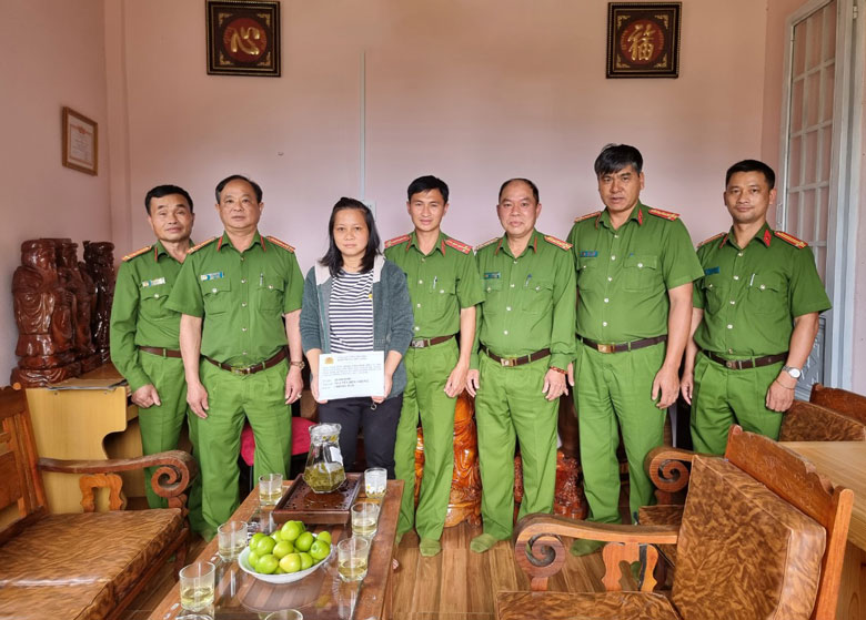 Công an tỉnh hỗ trợ cán bộ, chiến sĩ có hoàn cảnh khó khăn