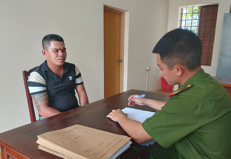 Bắt đối tượng bị truy nã tội tiêu thụ tài sản ăn cắp