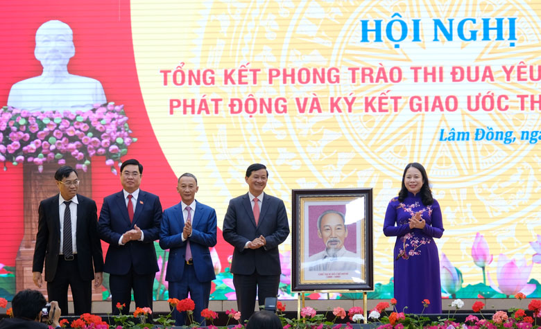 Tư tưởng Hồ Chí Minh về thi đua yêu nước