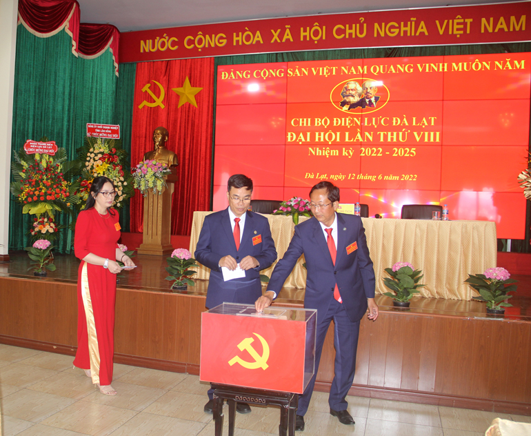 Chi bộ Điện lực Đà Lạt tổ chức thành công đại hội điểm nhiệm kỳ 2022 – 2025