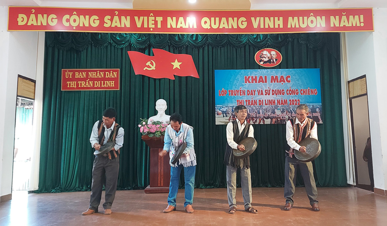 Di Linh: Mở lớp truyền dạy cồng chiêng cho thanh niên