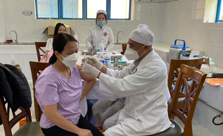Huy động toàn thể các lực lượng vào cuộc khẩn trương đẩy mạnh chiến dịch tiêm vắc xin phòng Covid-19