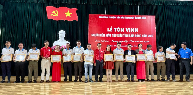 Phát động Chiến dịch Những giọt máu hồng hè và tôn vinh người hiến máu tiêu biểu toàn tỉnh năm 2022