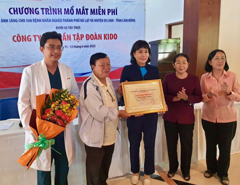 Đem lại ánh sáng cho 500 bệnh nhân nghèo, người cao tuổi