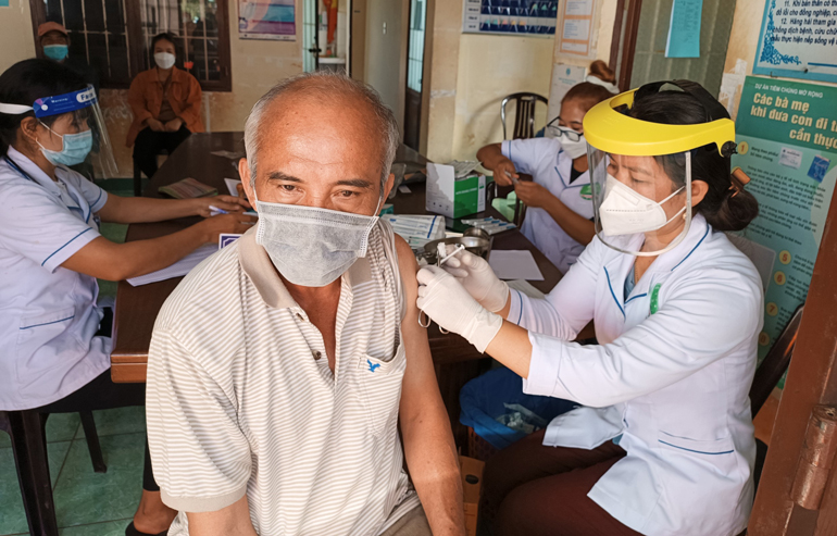Di Linh: Triển khai nhiều biện pháp đẩy nhanh tiến độ tiêm vắc xin
