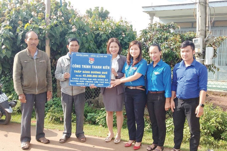 Tuổi trẻ Đức Trọng xung kích, tình nguyện xây dựng quê hương