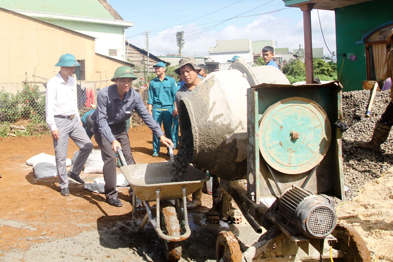 Dân vận ở vùng sâu Tân Lâm