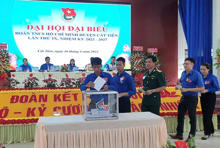 Bỏ phiếu bầu đoàn đại biểu đi dự Đại hội Đoàn cấp trên