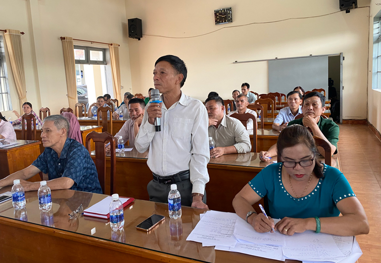 Cử tri kiến nghị tại buổi tiếp xúc