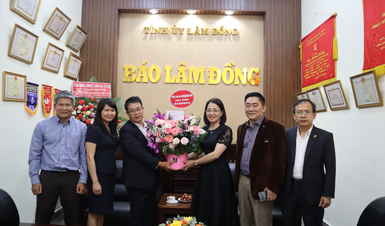 Lãnh đạo huyện Đức Trọng thăm và chúc mừng một số cơ quan báo chí nhân kỷ niệm ngày Báo chí cách mạng Việt Nam