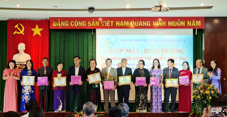 Đà Lạt: Gặp mặt, biểu dương gia đình hội viên phụ nữ tiêu biểu
