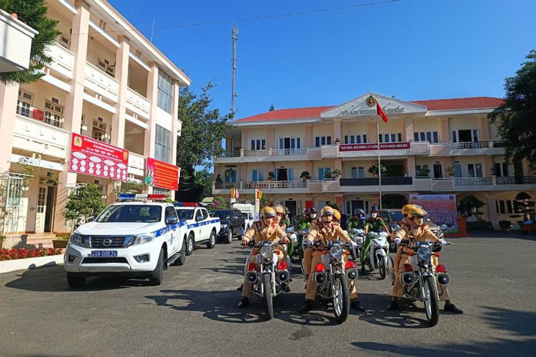 Công an huyện Đức Trọng ra quân cao điểm kiểm tra, xử lý các hành vi vi phạm trật tự, an toàn giao thông
