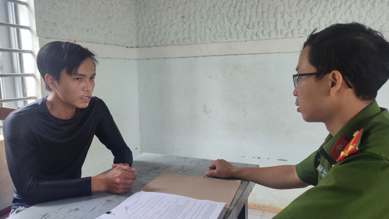 Di Linh: Bắt tạm giam đối tượng làm giả sổ đỏ