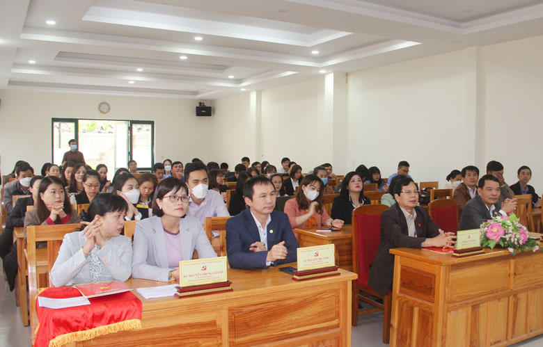 Bồi dưỡng lý luận chính trị cho 62 đảng viên mới