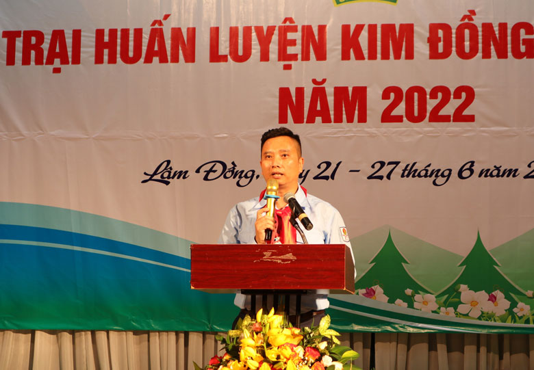 Anh Lê Anh Quân - Phó Trưởng Ban Công tác Thiếu nhi Trung ương Đoàn, Phó Chủ tịch Thường trực Hội đồng Huấn luyện Trung ương phát biểu khai mạc Trại huấn luyện