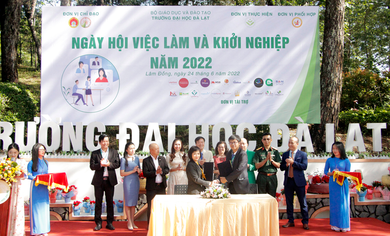 Sôi nổi Ngày hội việc làm và khởi nghiệp tại Trường Đại học Đà Lạt