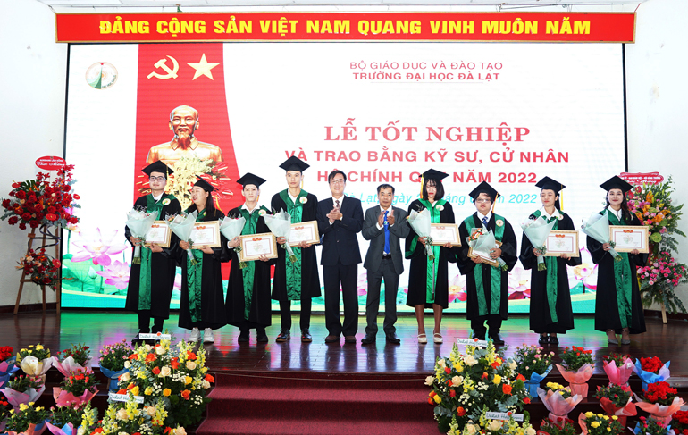 585 tân kỹ sư, tân cử nhân tốt nghiệp Trường Đại học Đà Lạt đợt 1 năm 2022