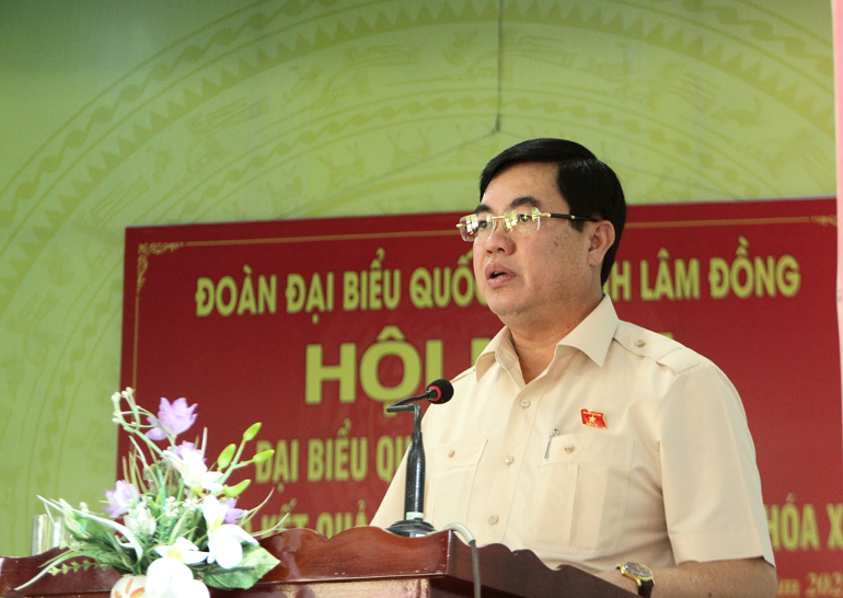Đồng chí Trần Đình Văn - Phó Bí thư Thường trực Tỉnh ủy, Trưởng đoàn ĐBQH tỉnh Lâm Đồng ghi nhận, tiếp thu và giải trình các ý kiến, kiến nghị của cử tri