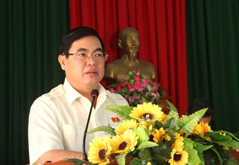 Đồng chí Trần Đình Văn - Phó Bí thư Thường trực Tỉnh ủy, Trưởng đoàn ĐBQH tỉnh Lâm Đồng ghi nhận, tiếp thu và giải thích rõ ràng các ý kiến, kiến nghị của cử tri