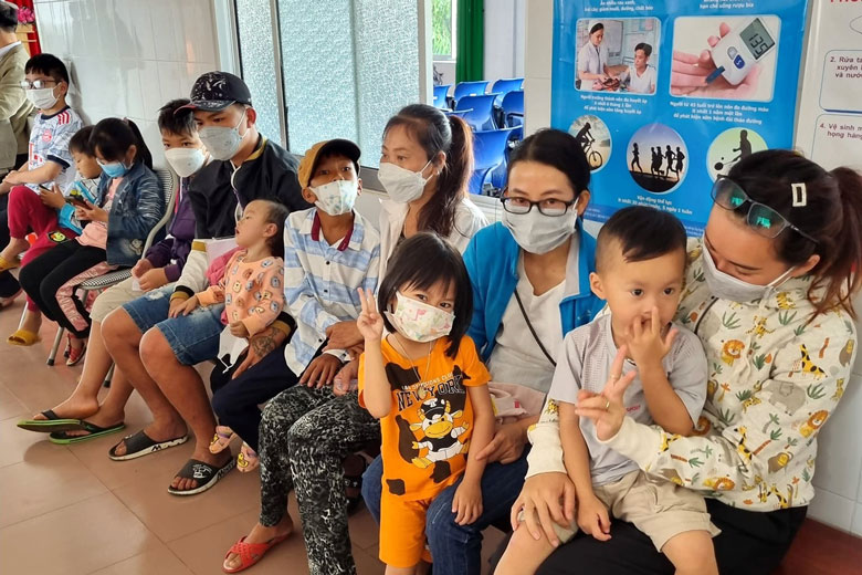 Khám tầm soát miễn phí các bệnh về tim mạch cho hơn 700 trẻ em và người lớn