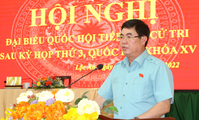 Đồng chí Trần Đình Văn - Phó Bí thư Thường trực Tỉnh ủy, Trưởng đoàn ĐBQH tỉnh Lâm Đồng ghi nhận, tiếp thu và giải thích rõ ràng các ý kiến, kiến nghị của cử tri