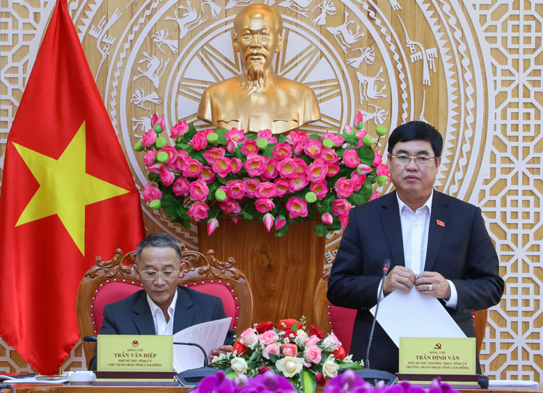 Đồng chí Trần Đình Văn - Phó Bí thư Thường trực Tỉnh uỷ, Trưởng đoàn ĐBQH đơn vị tỉnh Lâm Đồng phát biểu chỉ đạo tại hội nghị