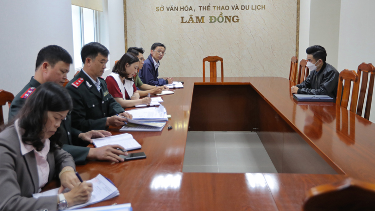 Ca sĩ Khánh Ly hát ca khúc ngoài danh mục đăng ký: Công ty tổ chức biểu diễn bị nhắc nhở cảnh cáo