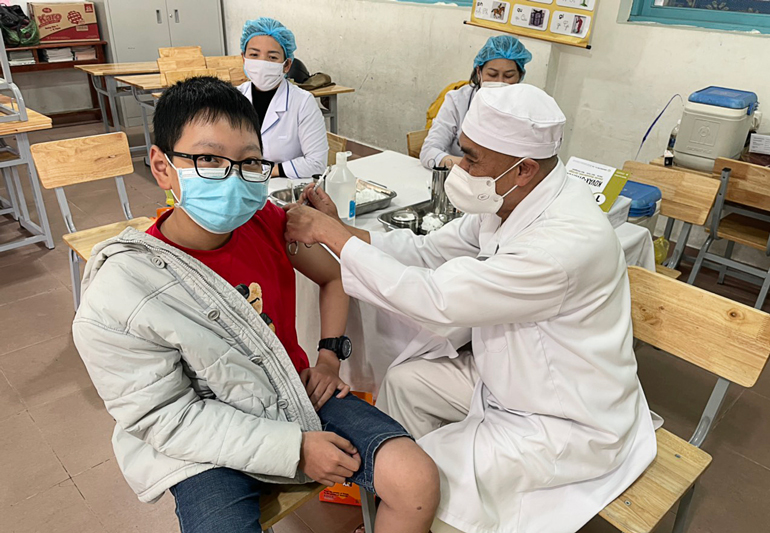 Vị thượng tọa tham gia hàng chục đợt tiêm chủng phòng COVID-19
