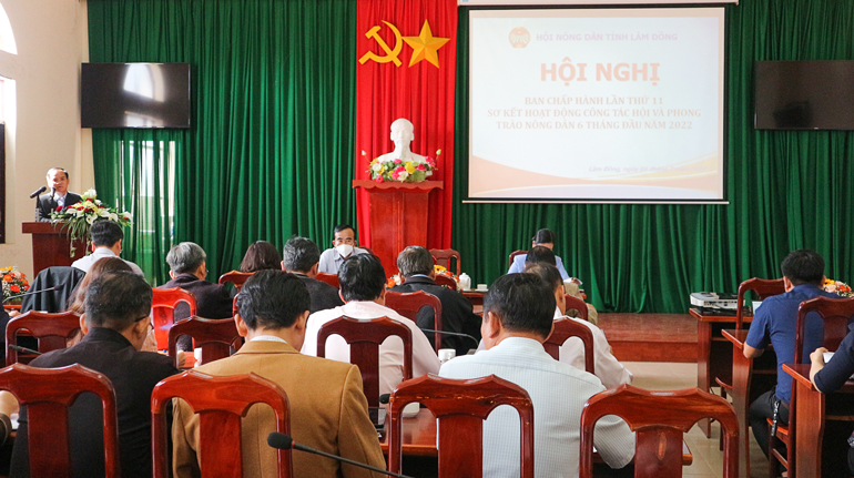 Vận động nông dân xây dựng nông thôn mới và giảm nghèo bền vững